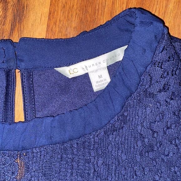 LaurenāConradĀ NavyāLaceāBlouse - Picture 2 of 6
